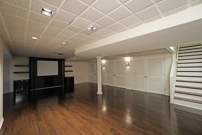 Building Photo - 229 Willow Pkwy