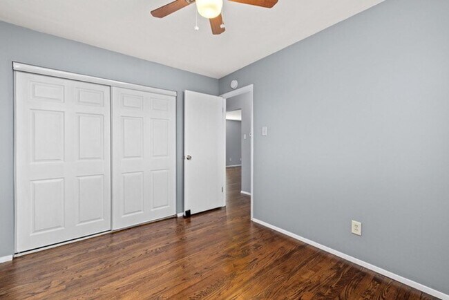 Building Photo - 2 Bedroom, 1 Bath Apartment