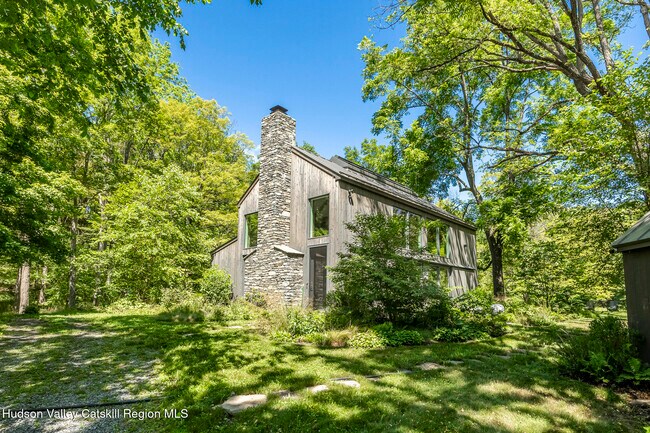 Building Photo - 176 Schoolhouse Rd