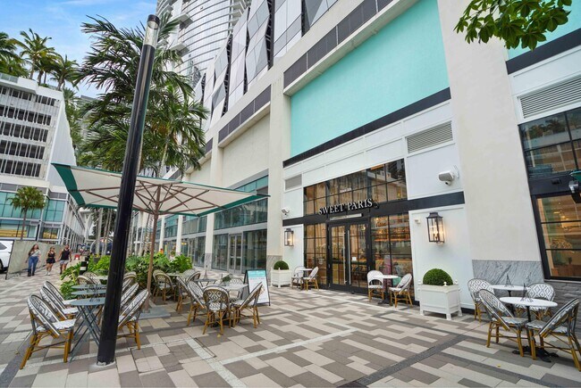 Building Photo - 851 NE 1st Ave