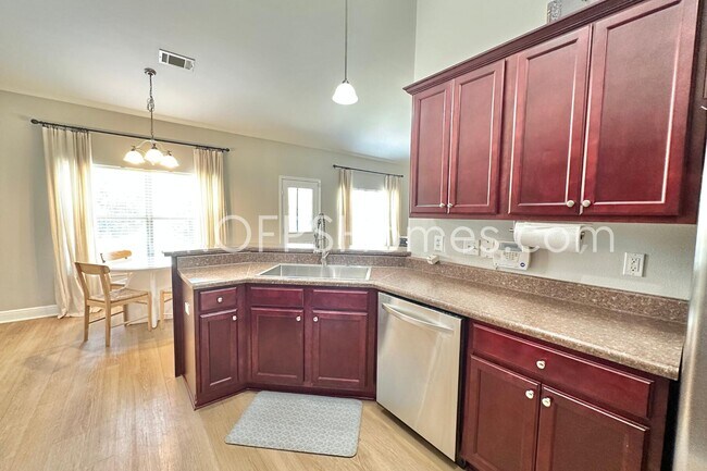 Building Photo - 606 Rowan Cir