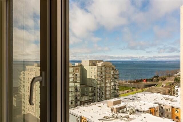 Building Photo - 2721 1st Ave