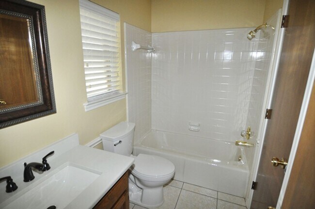 Building Photo - 2212 Diamond Point Dr