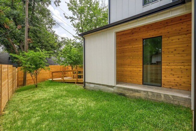 Building Photo - 2104 Columbia Cove
