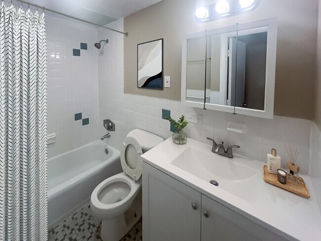 Building Photo - 375 Harvard St