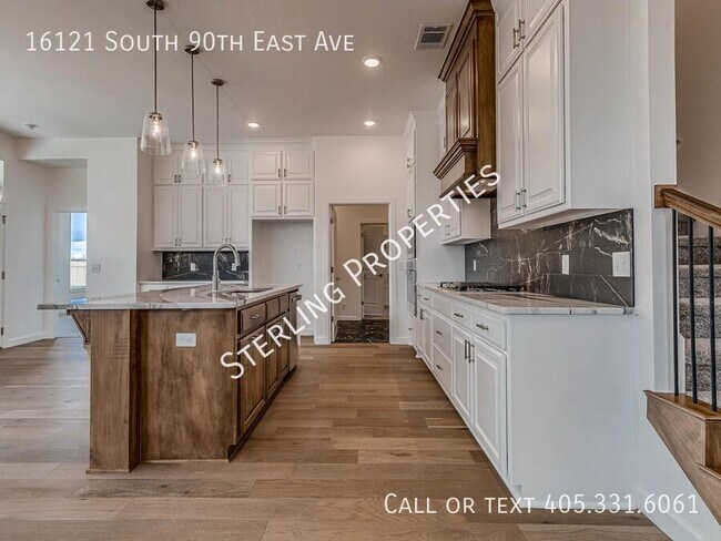 Building Photo - 16121 S 90th East Ave