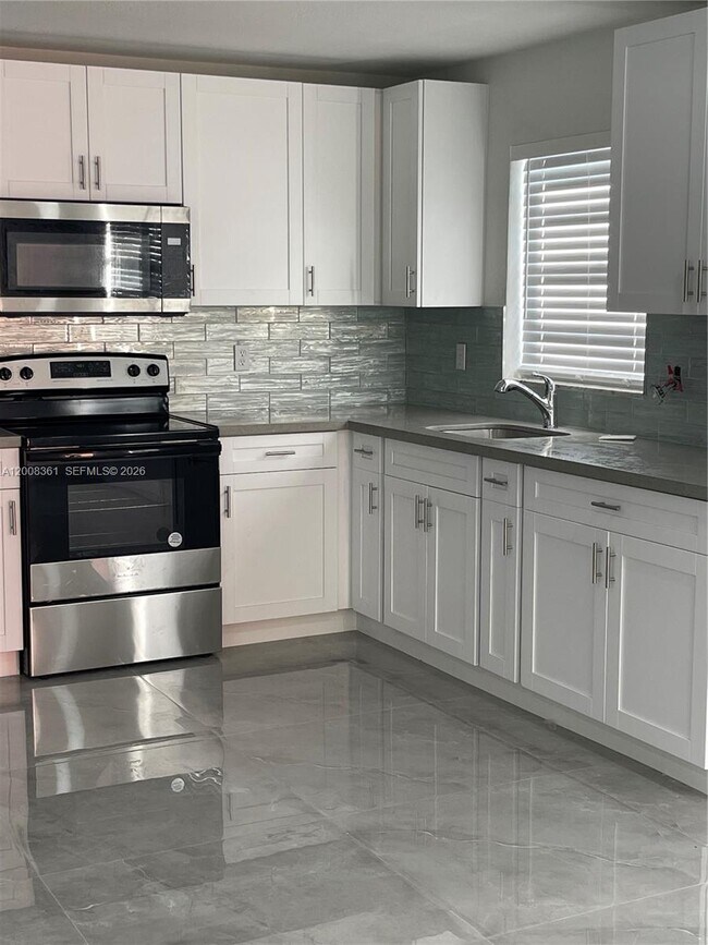 Building Photo - 4281 Riverside Dr