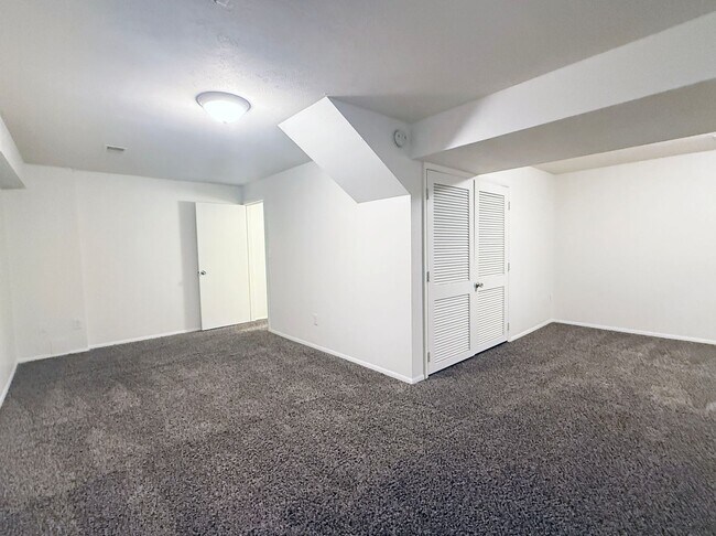 Building Photo - Clean & Quiet 3 Bed / 2.5 Bath Town Home with 2 Car Garage in Arvada