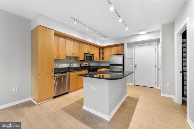 Building Photo - 440 L St NW