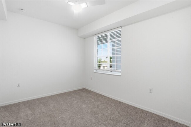 Building Photo - 15405 Grn Acrs Ave