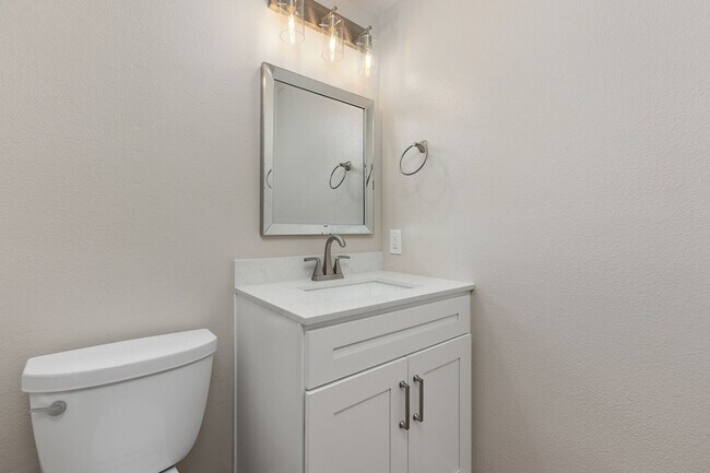 Building Photo - Spacious Home w/ Loft in Village Park!