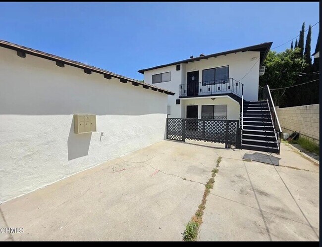 Building Photo - 12246 Oxnard St