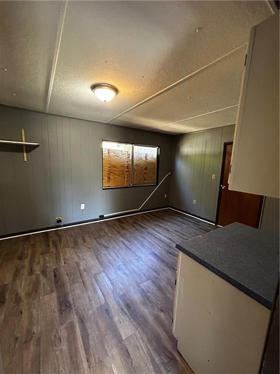 Building Photo - 2891 Village Green Dr