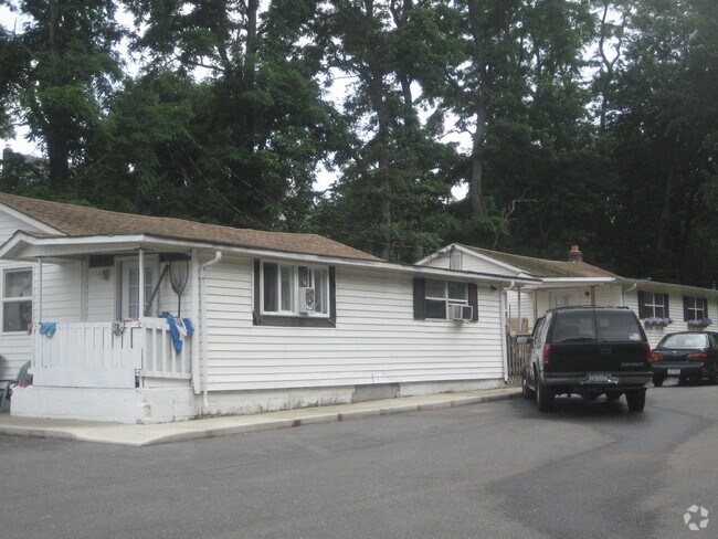 Building Photo - 188 Hallock Landing Rd