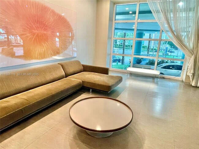 Building Photo - 1900 N Bayshore Dr