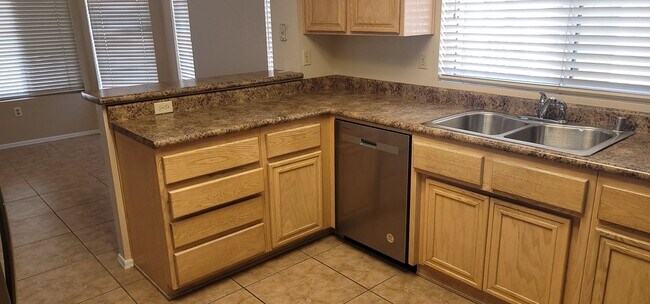 Building Photo - Sun City Summerlin - Golf Course Community...