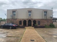 Building Photo - 213 Rosebud St