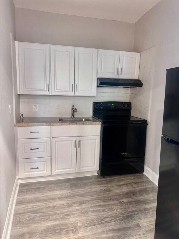 Building Photo - 921 N 19th Ave