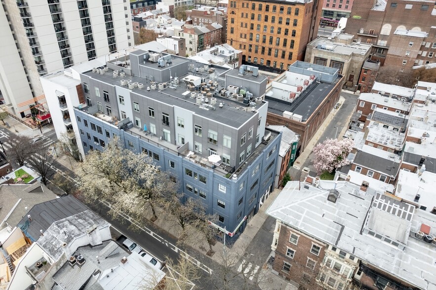 Building Photo - Waverly Court / Keppoch House