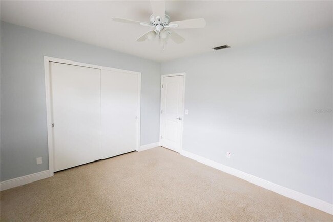 Building Photo - 686 Manor Dr W