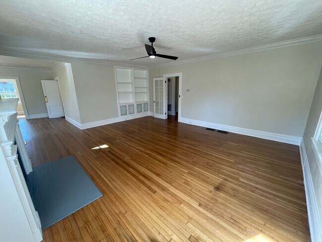 Building Photo - Updated 3/2 House in Old East Rome $1,895