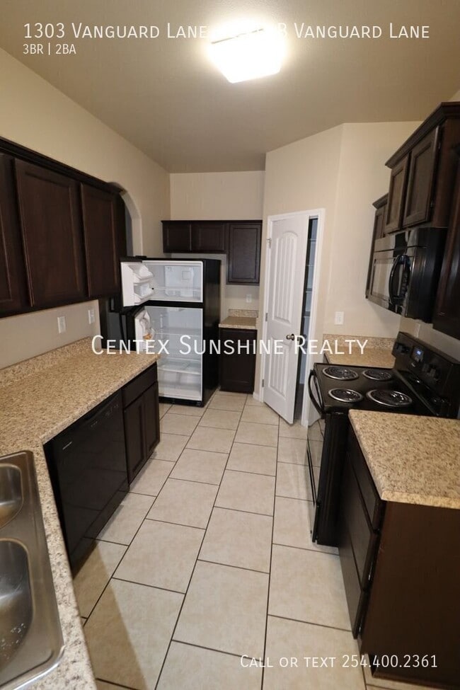 Building Photo - 1303 Vanguard Ln