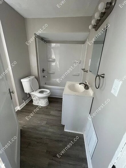 Building Photo - 3549 Hazelhurst Ave