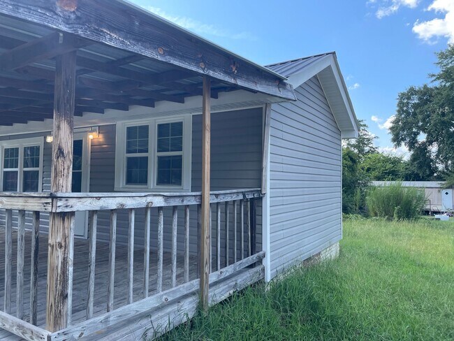 Building Photo - 210 Jerry Rd