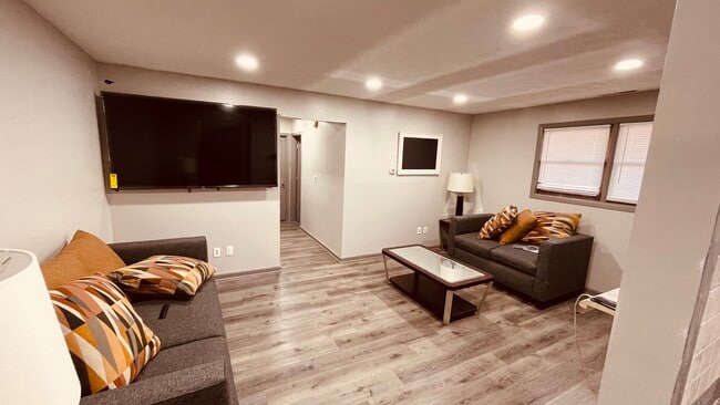 Building Photo - 696 Gordon Smith Blvd