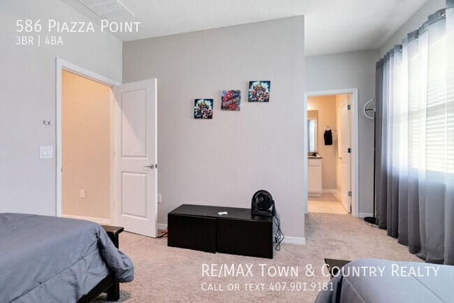 Building Photo - 586 Piazza Point
