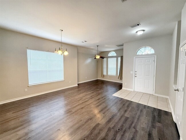 Building Photo - 3104 Hoffman Dr