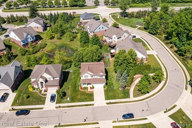 Building Photo - 39206 Silverthorne Bend
