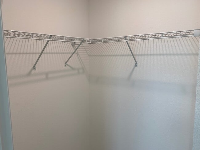 Building Photo - Spacious 4 Bedroom House - Oakland Trails