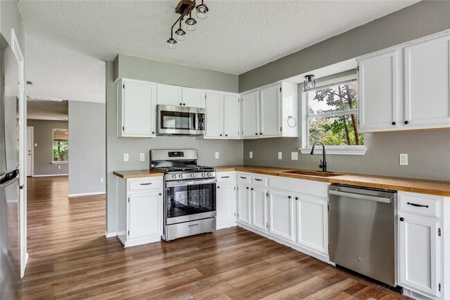 Building Photo - 3109 Blazing Star Trail