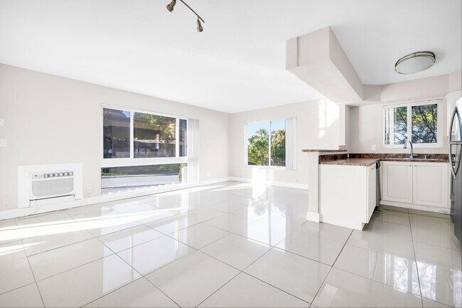 Building Photo - 431 W Camino Real
