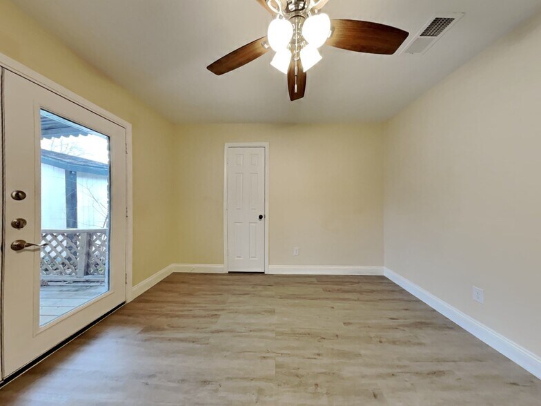 Building Photo - 2905 Shady Creek Dr