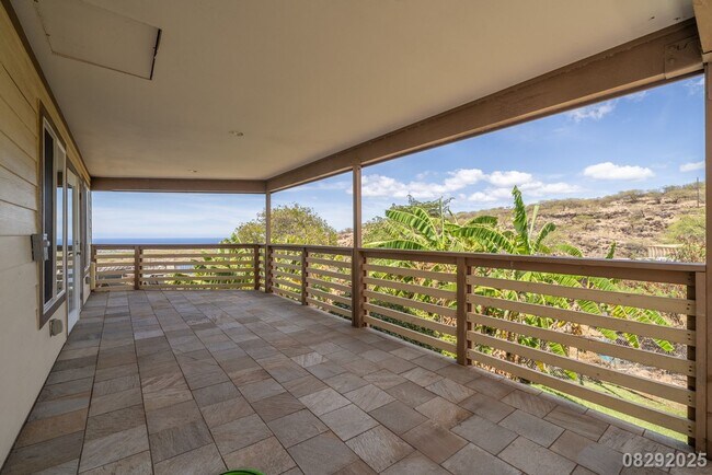 Building Photo - 3 Bedroom 3 Bathroom pet negotiable SFH in...