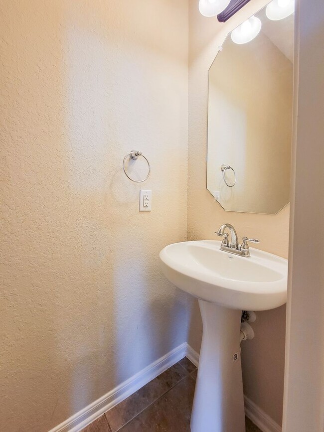 Building Photo - NEW 3 BEDROOM 2.5 BATH 2 CAR GARAGE HOME I...