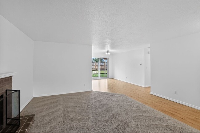 Building Photo - Charming Single-Level Home with Large Fenced Yard – Pets Welcome!