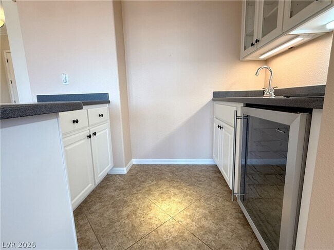 Building Photo - 2875 Scotts Valley Dr