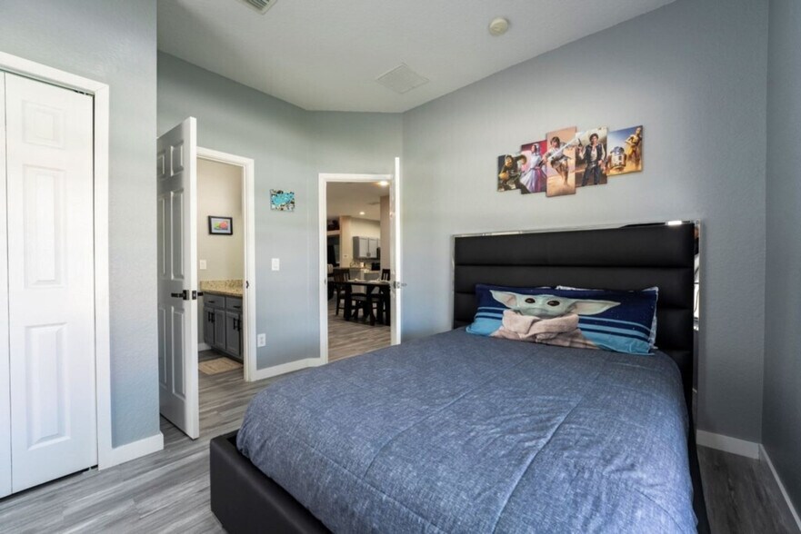 Building Photo - 16703 Lazy Breeze Loop