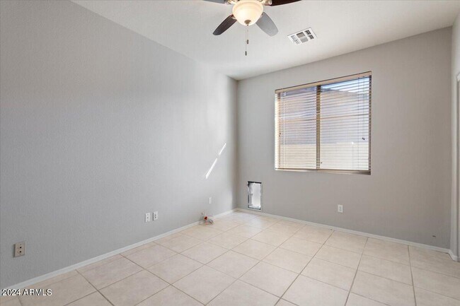 Building Photo - 440 N Roger Way