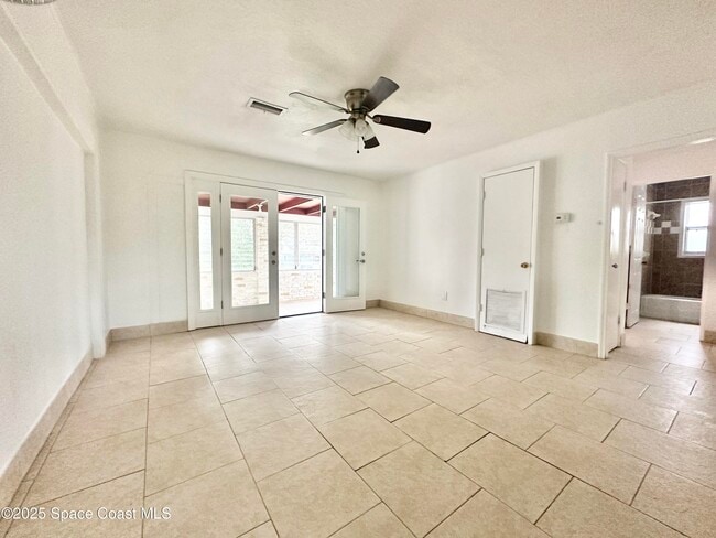 Building Photo - 302 Nidy Ave