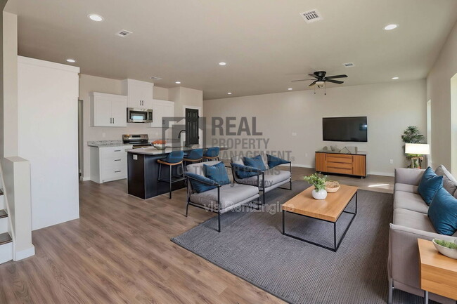 Building Photo - 4710 Clive Ave