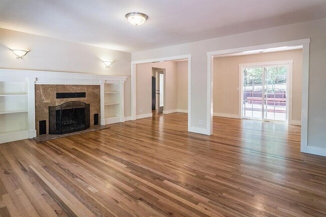 Building Photo - Beautifully updated Ashland home Near SOU ...