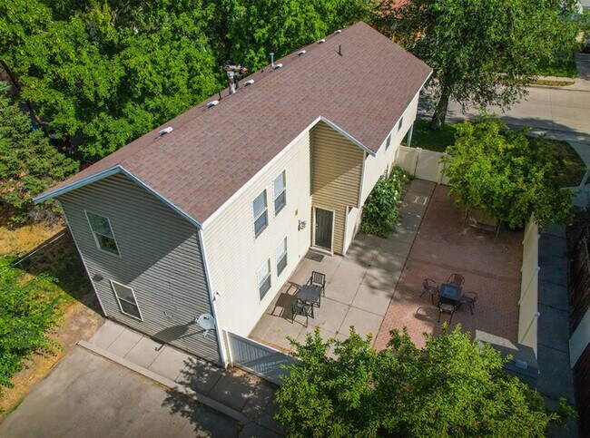 Building Photo - 924 Lowell Ave S