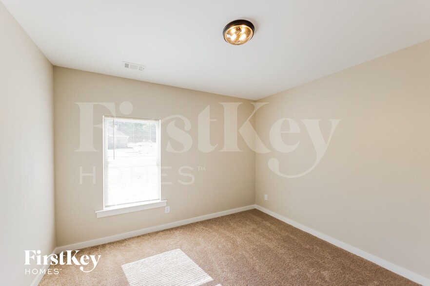 Building Photo - 148 Lakewood Ln