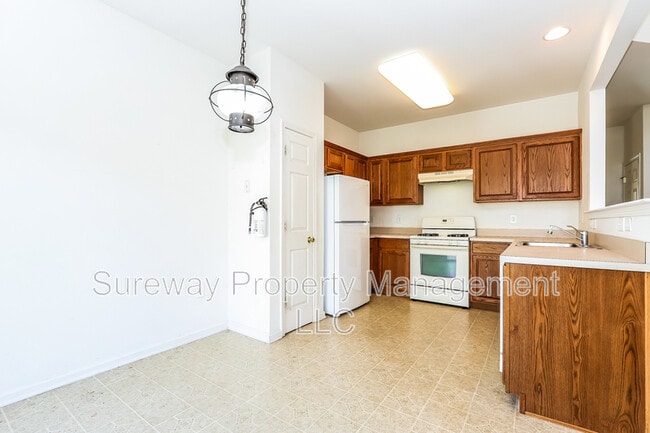 Building Photo - 158 Chancellor Dr