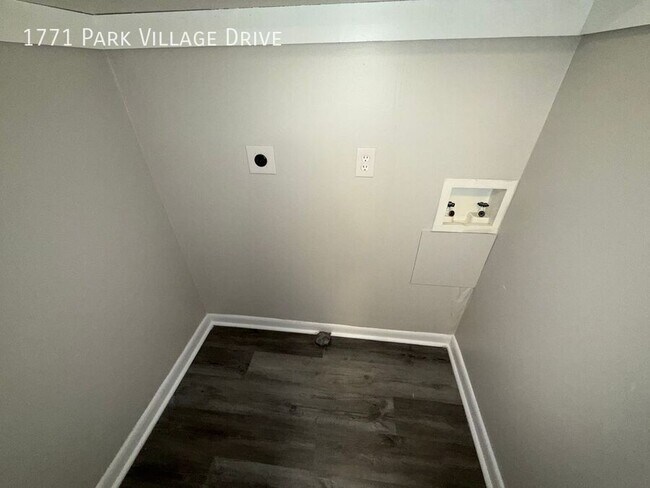 Building Photo - 1771 Park Village Dr