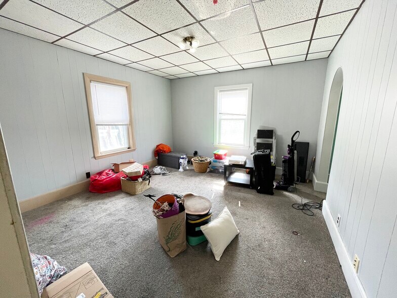 Building Photo - 103 Buttonwood St